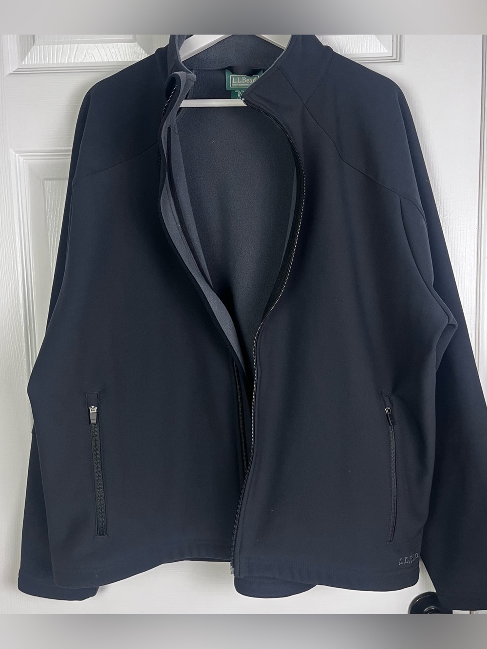 L.L. Bean black soft shell jacket men’s size XL
